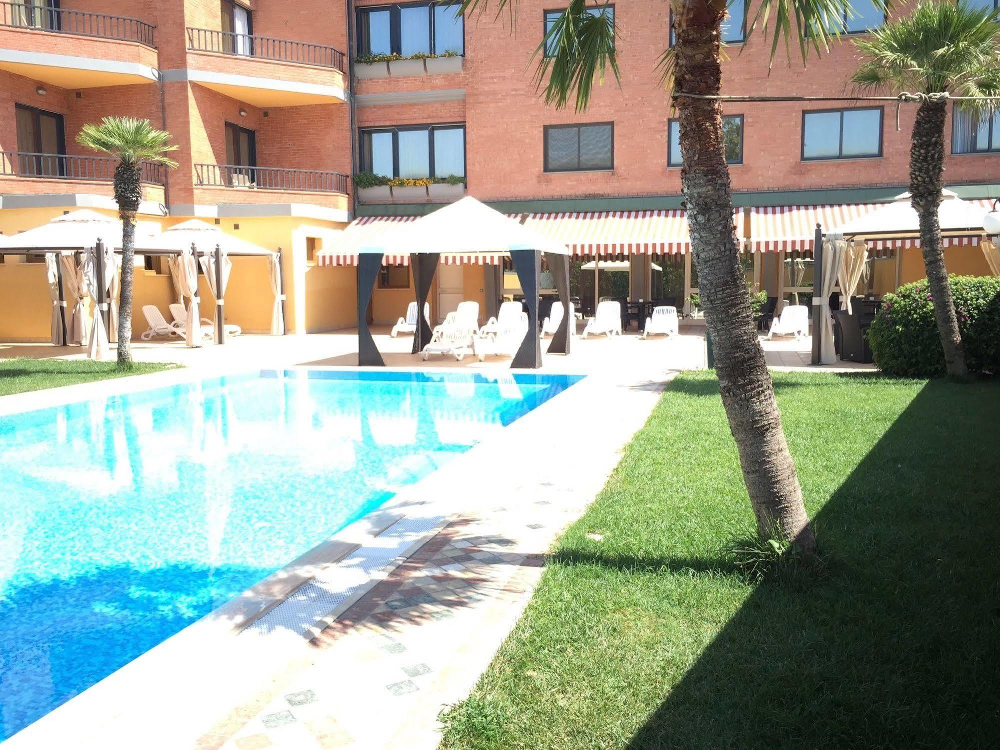Hotel Grillo Assemini Bagian luar foto